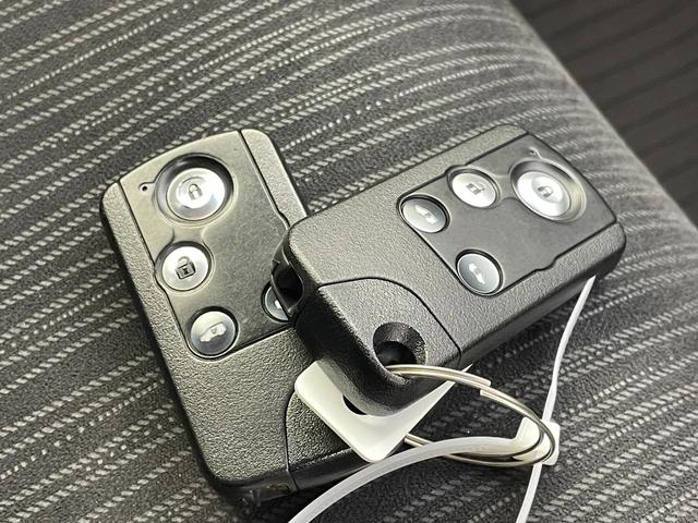 フリード Ｇ　プレミアムエディション　純正７インチナビ　バックカメラ　両側パワースライドドア　クルーズコントロール　オートライト　ハーフレザーシート　ステアリングリモコン　オートエアコン　ビルトインＥＴＣ　スマートキー　スペアキー　禁煙車（12枚目）
