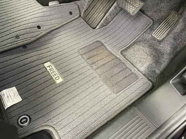 フリード Ｇ　プレミアムエディション　純正７インチナビ　バックカメラ　両側パワースライドドア　クルーズコントロール　オートライト　ハーフレザーシート　ステアリングリモコン　オートエアコン　ビルトインＥＴＣ　スマートキー　スペアキー　禁煙車（30枚目）
