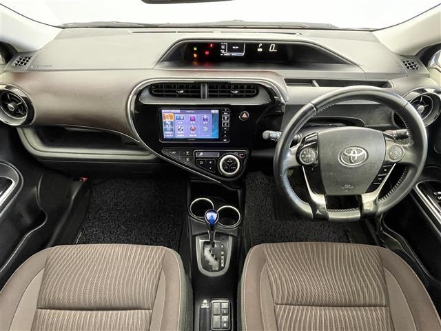 アクア G セーフティセンス ALPINE7インチナビ バックカメラ クルーズコントロール LED オートマチックハイビーム ワイパーデアイサー 横滑り防止装置 スマートキー スペアキー オートエアコン 禁煙車(2枚目)