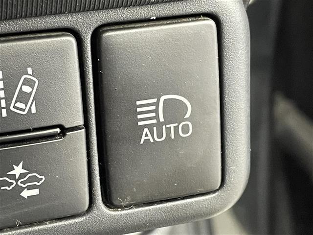 アクア G セーフティセンス ALPINE7インチナビ バックカメラ クルーズコントロール LED オートマチックハイビーム ワイパーデアイサー 横滑り防止装置 スマートキー スペアキー オートエアコン 禁煙車(6枚目)