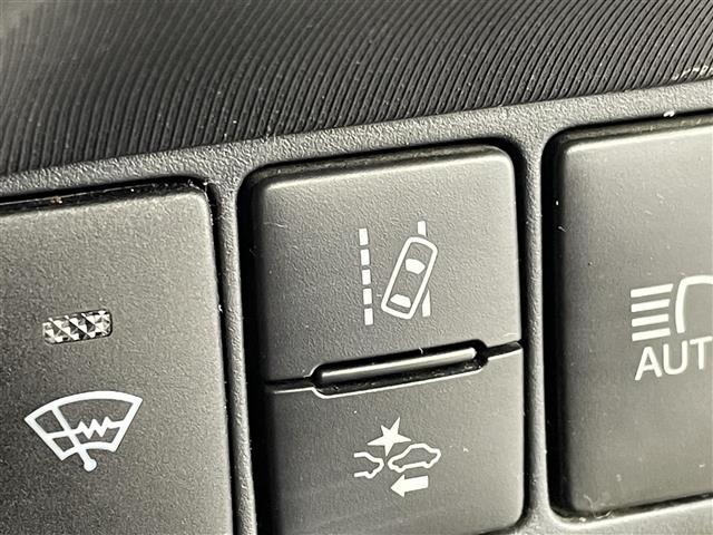 アクア G セーフティセンス ALPINE7インチナビ バックカメラ クルーズコントロール LED オートマチックハイビーム ワイパーデアイサー 横滑り防止装置 スマートキー スペアキー オートエアコン 禁煙車(9枚目)