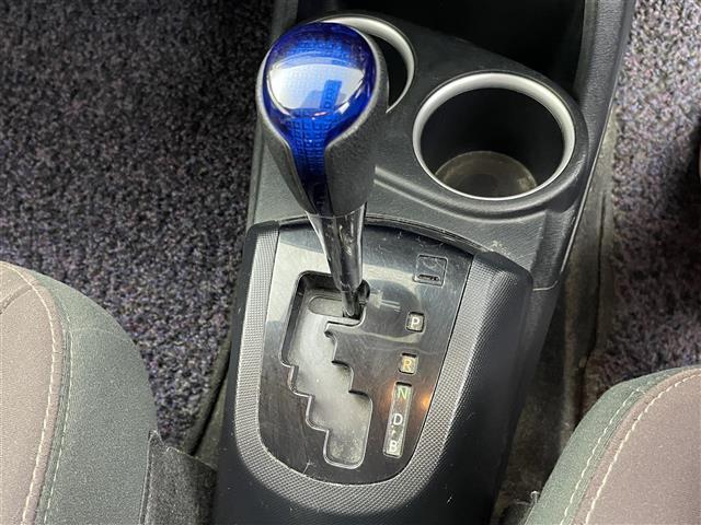 アクア G セーフティセンス ALPINE7インチナビ バックカメラ クルーズコントロール LED オートマチックハイビーム ワイパーデアイサー 横滑り防止装置 スマートキー スペアキー オートエアコン 禁煙車(14枚目)