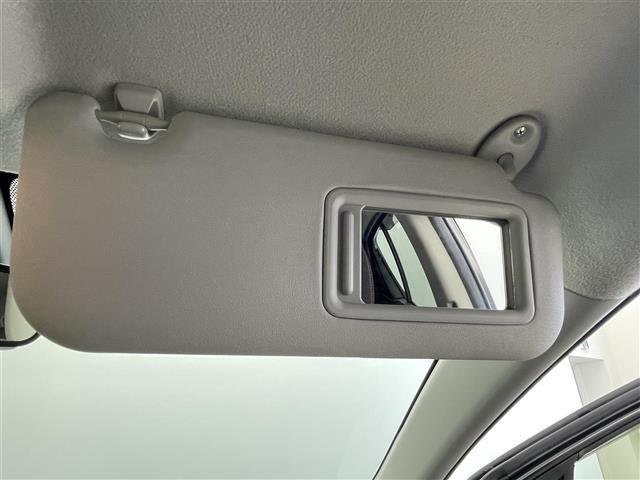 アクア G セーフティセンス ALPINE7インチナビ バックカメラ クルーズコントロール LED オートマチックハイビーム ワイパーデアイサー 横滑り防止装置 スマートキー スペアキー オートエアコン 禁煙車(35枚目)