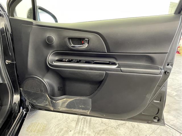 アクア G セーフティセンス ALPINE7インチナビ バックカメラ クルーズコントロール LED オートマチックハイビーム ワイパーデアイサー 横滑り防止装置 スマートキー スペアキー オートエアコン 禁煙車(41枚目)