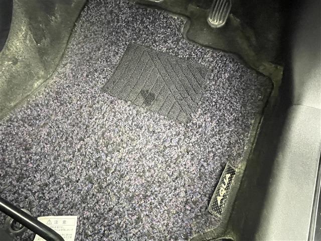 アクア G セーフティセンス ALPINE7インチナビ バックカメラ クルーズコントロール LED オートマチックハイビーム ワイパーデアイサー 横滑り防止装置 スマートキー スペアキー オートエアコン 禁煙車(42枚目)