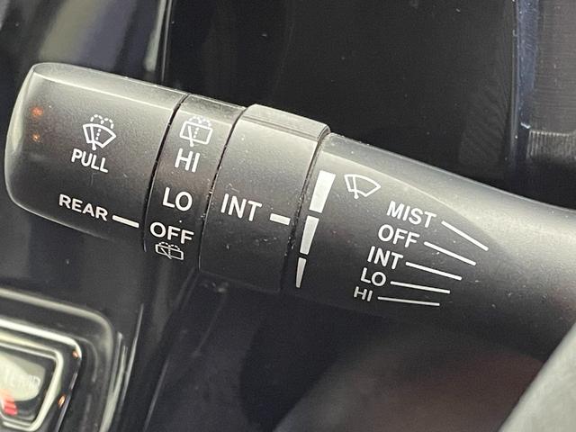 アクア G セーフティセンス ALPINE7インチナビ バックカメラ クルーズコントロール LED オートマチックハイビーム ワイパーデアイサー 横滑り防止装置 スマートキー スペアキー オートエアコン 禁煙車(58枚目)