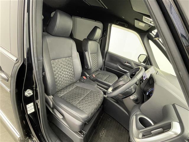 ヴォクシー ハイブリッドS-Z 快適利便パッケージ 純正12.1インチ後席モニター 純正10.5インチメモリナビ 両側パワースライドドア 純正ドラレコ型デジタルインナーミラー トヨタセーフティーセンス バックカメラ ETC 禁煙車(16枚目)