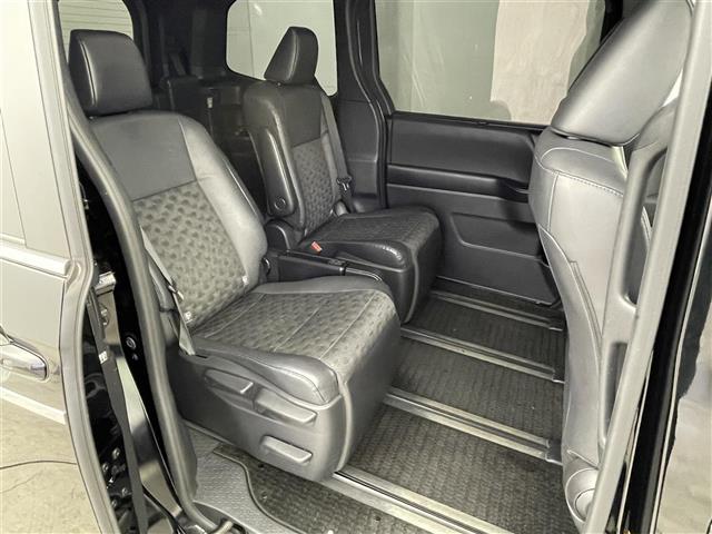 ヴォクシー ハイブリッドS-Z 快適利便パッケージ 純正12.1インチ後席モニター 純正10.5インチメモリナビ 両側パワースライドドア 純正ドラレコ型デジタルインナーミラー トヨタセーフティーセンス バックカメラ ETC 禁煙車(18枚目)