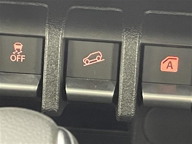 ジムニーノマド FC オーディオレス レーダークルーズコントロール LEDライト ハイビームアシスト シートヒーター 純正15インチAW 背面タイヤ ステアリングリモコン ダウンヒルアシスト スペアキー スマートキー 禁煙(9枚目)