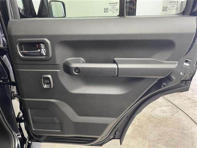 ジムニーノマド FC オーディオレス レーダークルーズコントロール LEDライト ハイビームアシスト シートヒーター 純正15インチAW 背面タイヤ ステアリングリモコン ダウンヒルアシスト スペアキー スマートキー 禁煙(41枚目)