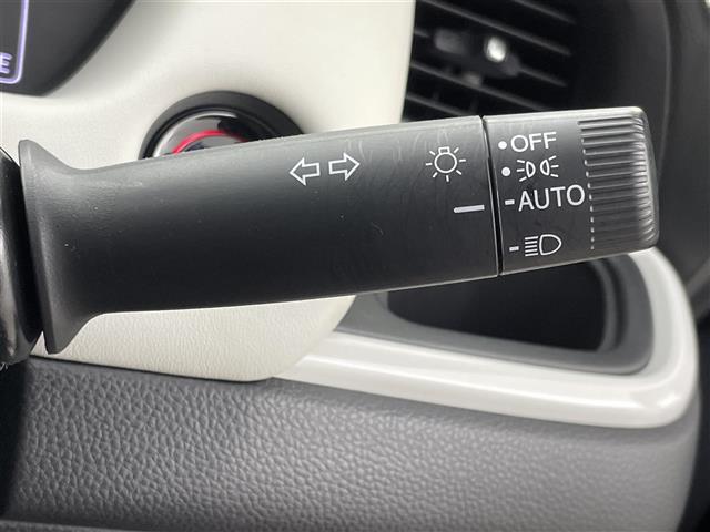 フィット e:HEVホーム 禁煙車 純正ナビ フルセグ バックカメラ ホンダセンシング 追従クルーズコントロール レーンキープアシスト オートライト 前後ドライブレコーダー ETC 横滑り防止装置 フロントガラス熱線スイッチ(12枚目)