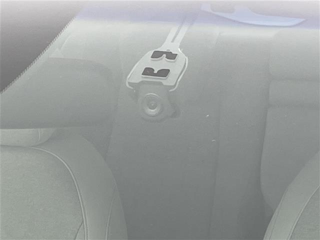 フィット e:HEVホーム 禁煙車 純正ナビ フルセグ バックカメラ ホンダセンシング 追従クルーズコントロール レーンキープアシスト オートライト 前後ドライブレコーダー ETC 横滑り防止装置 フロントガラス熱線スイッチ(14枚目)