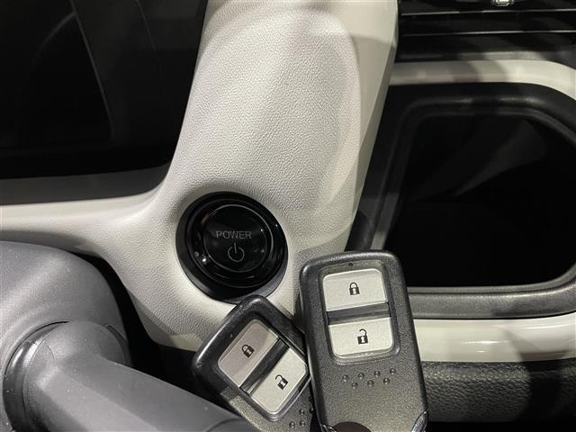 フィット e:HEVホーム 禁煙車 純正ナビ フルセグ バックカメラ ホンダセンシング 追従クルーズコントロール レーンキープアシスト オートライト 前後ドライブレコーダー ETC 横滑り防止装置 フロントガラス熱線スイッチ(19枚目)