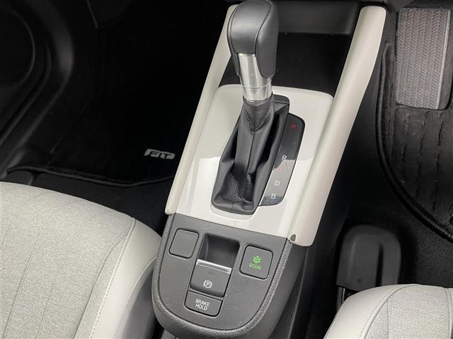 フィット e:HEVホーム 禁煙車 純正ナビ フルセグ バックカメラ ホンダセンシング 追従クルーズコントロール レーンキープアシスト オートライト 前後ドライブレコーダー ETC 横滑り防止装置 フロントガラス熱線スイッチ(26枚目)