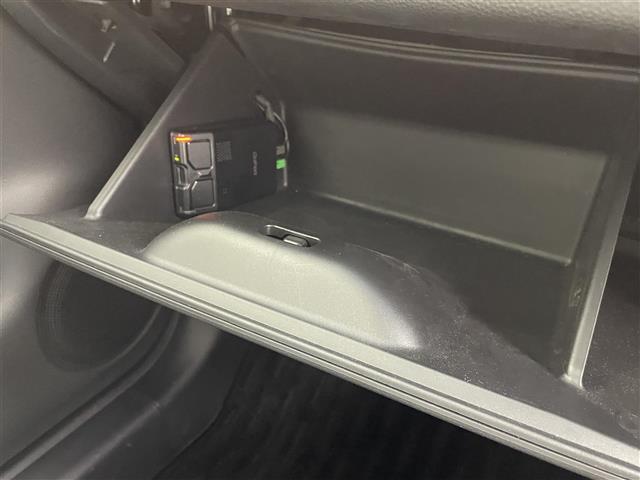 フィット e:HEVホーム 禁煙車 純正ナビ フルセグ バックカメラ ホンダセンシング 追従クルーズコントロール レーンキープアシスト オートライト 前後ドライブレコーダー ETC 横滑り防止装置 フロントガラス熱線スイッチ(30枚目)