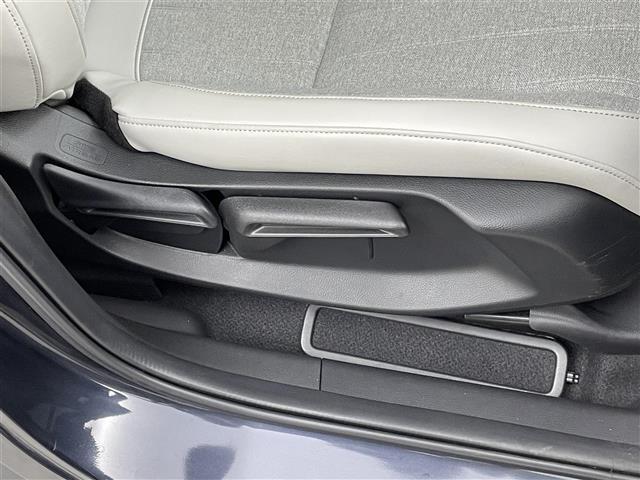 フィット e:HEVホーム 禁煙車 純正ナビ フルセグ バックカメラ ホンダセンシング 追従クルーズコントロール レーンキープアシスト オートライト 前後ドライブレコーダー ETC 横滑り防止装置 フロントガラス熱線スイッチ(32枚目)