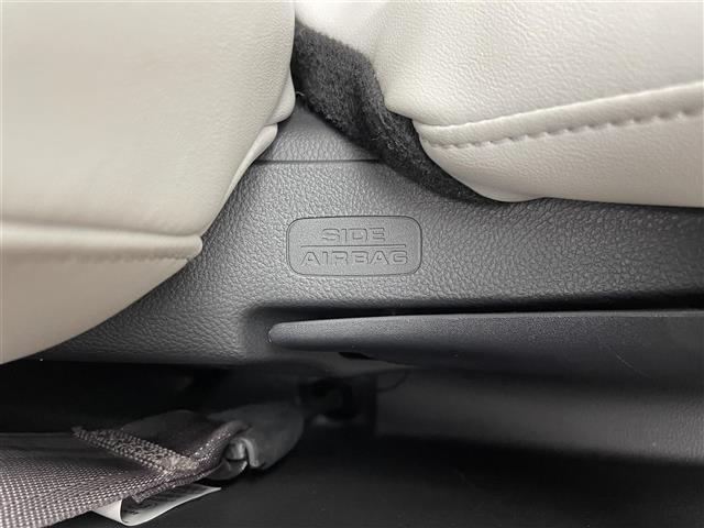 フィット e:HEVホーム 禁煙車 純正ナビ フルセグ バックカメラ ホンダセンシング 追従クルーズコントロール レーンキープアシスト オートライト 前後ドライブレコーダー ETC 横滑り防止装置 フロントガラス熱線スイッチ(33枚目)