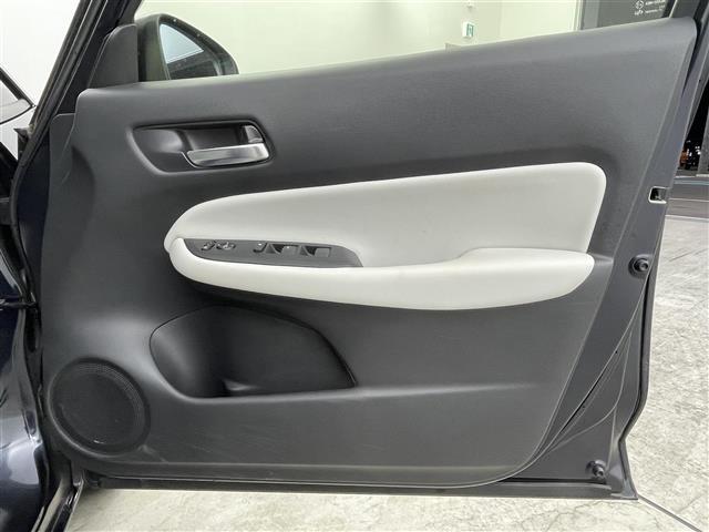 フィット e:HEVホーム 禁煙車 純正ナビ フルセグ バックカメラ ホンダセンシング 追従クルーズコントロール レーンキープアシスト オートライト 前後ドライブレコーダー ETC 横滑り防止装置 フロントガラス熱線スイッチ(41枚目)
