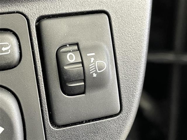 アクア Sスタイルブラック 純正7インチナビ バックカメラ 衝突軽減システム アイドリングストップ ETC オートマチックハイビーム ヘッドライトレベライザー ドライブレコーダー スマートキー プッシュスタート 禁煙車(19枚目)