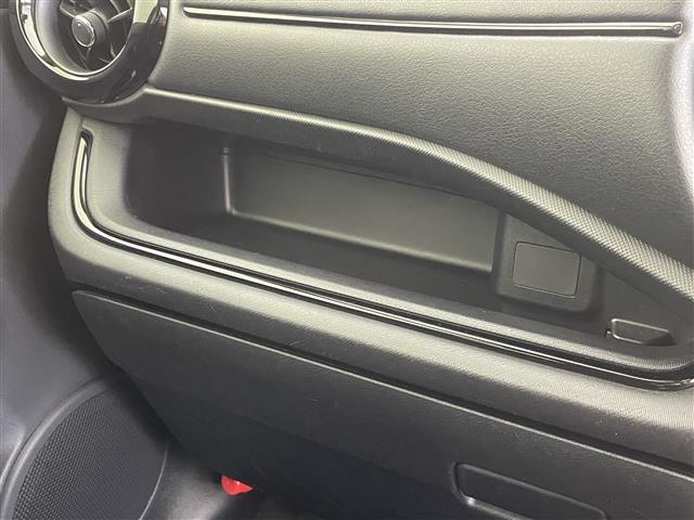 アクア Sスタイルブラック 純正7インチナビ バックカメラ 衝突軽減システム アイドリングストップ ETC オートマチックハイビーム ヘッドライトレベライザー ドライブレコーダー スマートキー プッシュスタート 禁煙車(31枚目)