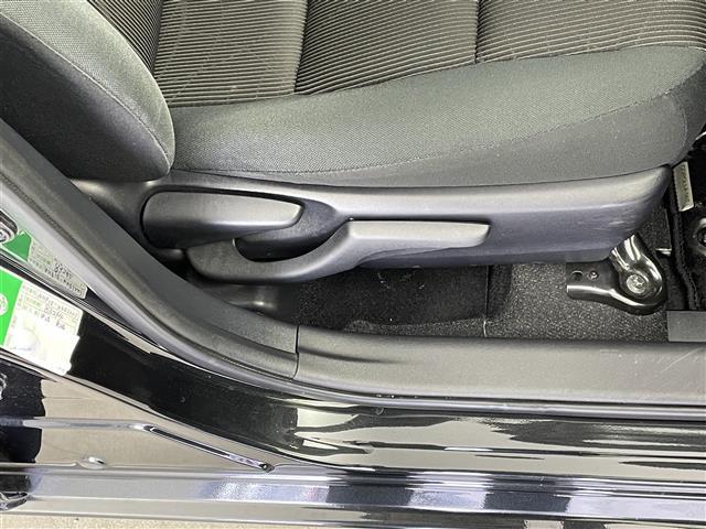 アクア Sスタイルブラック 純正7インチナビ バックカメラ 衝突軽減システム アイドリングストップ ETC オートマチックハイビーム ヘッドライトレベライザー ドライブレコーダー スマートキー プッシュスタート 禁煙車(33枚目)