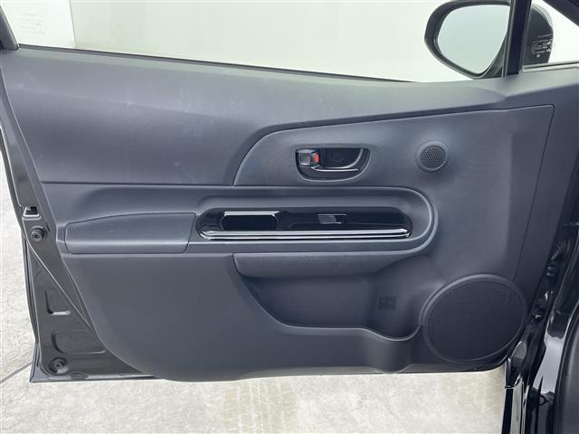 アクア Sスタイルブラック 純正7インチナビ バックカメラ 衝突軽減システム アイドリングストップ ETC オートマチックハイビーム ヘッドライトレベライザー ドライブレコーダー スマートキー プッシュスタート 禁煙車(38枚目)