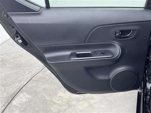 アクア Sスタイルブラック 純正7インチナビ バックカメラ 衝突軽減システム アイドリングストップ ETC オートマチックハイビーム ヘッドライトレベライザー ドライブレコーダー スマートキー プッシュスタート 禁煙車(40枚目)