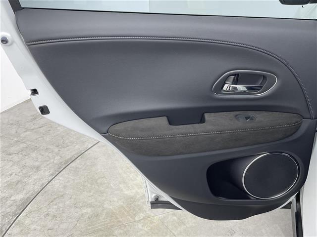 ヴェゼル ハイブリッドRS・ホンダセンシング 純正ナビ バックカメラ 衝突軽減 アダプティブクルーズコントロール レーンアシスト シートヒーター 横滑り防止 アイドリングストップ ETC オートライト スマートキー プッシュスタート 禁煙車(42枚目)