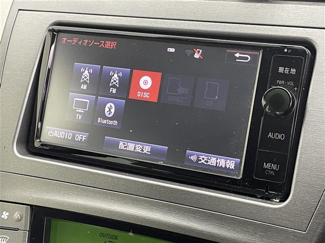 プリウス Ｓ　純正７インチナビ　バックカメラ　ＨＩＤオートライト　フォグランプ　ステリングリモコン　プッシュスタート　スマートキー　ＥＴＣ　横滑り防止装置　純正フロアマット　カーテンエアバッグ　オートエアコン　禁煙（5枚目）