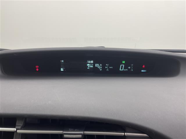 プリウス Ｓ　純正７インチナビ　バックカメラ　ＨＩＤオートライト　フォグランプ　ステリングリモコン　プッシュスタート　スマートキー　ＥＴＣ　横滑り防止装置　純正フロアマット　カーテンエアバッグ　オートエアコン　禁煙（15枚目）