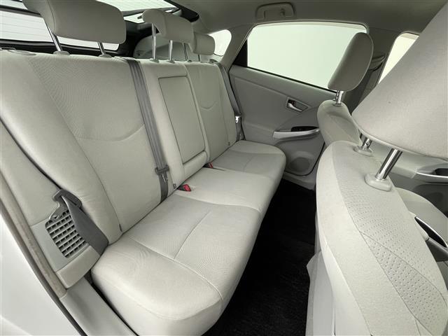 プリウス Ｓ　純正７インチナビ　バックカメラ　ＨＩＤオートライト　フォグランプ　ステリングリモコン　プッシュスタート　スマートキー　ＥＴＣ　横滑り防止装置　純正フロアマット　カーテンエアバッグ　オートエアコン　禁煙（33枚目）