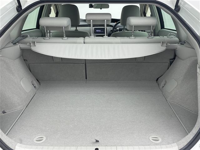 プリウス Ｓ　純正７インチナビ　バックカメラ　ＨＩＤオートライト　フォグランプ　ステリングリモコン　プッシュスタート　スマートキー　ＥＴＣ　横滑り防止装置　純正フロアマット　カーテンエアバッグ　オートエアコン　禁煙（36枚目）