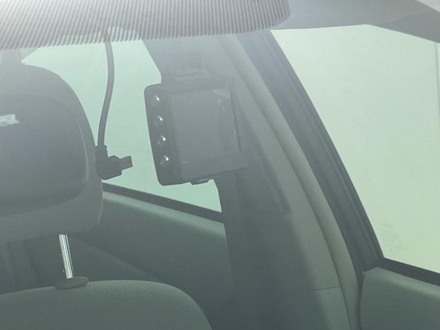 プリウス Ｓ　純正７インチナビ　バックカメラ　ＨＩＤオートライト　フォグランプ　ステリングリモコン　プッシュスタート　スマートキー　ＥＴＣ　横滑り防止装置　純正フロアマット　カーテンエアバッグ　オートエアコン　禁煙（45枚目）