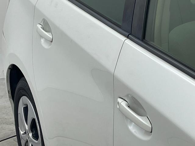 プリウス Ｓ　純正７インチナビ　バックカメラ　ＨＩＤオートライト　フォグランプ　ステリングリモコン　プッシュスタート　スマートキー　ＥＴＣ　横滑り防止装置　純正フロアマット　カーテンエアバッグ　オートエアコン　禁煙（48枚目）