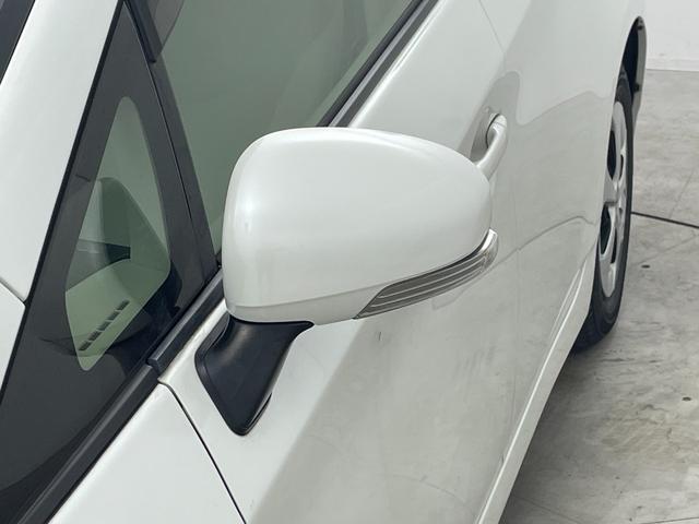 プリウス Ｓ　純正７インチナビ　バックカメラ　ＨＩＤオートライト　フォグランプ　ステリングリモコン　プッシュスタート　スマートキー　ＥＴＣ　横滑り防止装置　純正フロアマット　カーテンエアバッグ　オートエアコン　禁煙（49枚目）