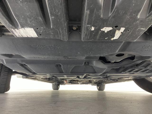 プリウス Ｓ　純正７インチナビ　バックカメラ　ＨＩＤオートライト　フォグランプ　ステリングリモコン　プッシュスタート　スマートキー　ＥＴＣ　横滑り防止装置　純正フロアマット　カーテンエアバッグ　オートエアコン　禁煙（65枚目）