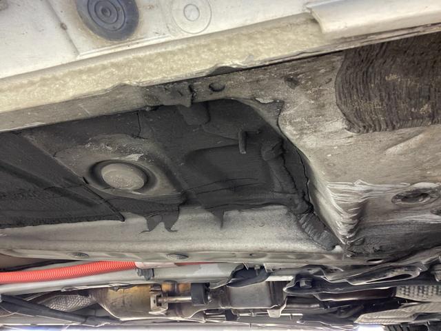 プリウス Ｓ　純正７インチナビ　バックカメラ　ＨＩＤオートライト　フォグランプ　ステリングリモコン　プッシュスタート　スマートキー　ＥＴＣ　横滑り防止装置　純正フロアマット　カーテンエアバッグ　オートエアコン　禁煙（66枚目）