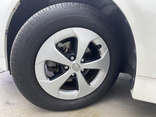 プリウス Ｓ　純正７インチナビ　バックカメラ　ＨＩＤオートライト　フォグランプ　ステリングリモコン　プッシュスタート　スマートキー　ＥＴＣ　横滑り防止装置　純正フロアマット　カーテンエアバッグ　オートエアコン　禁煙（75枚目）