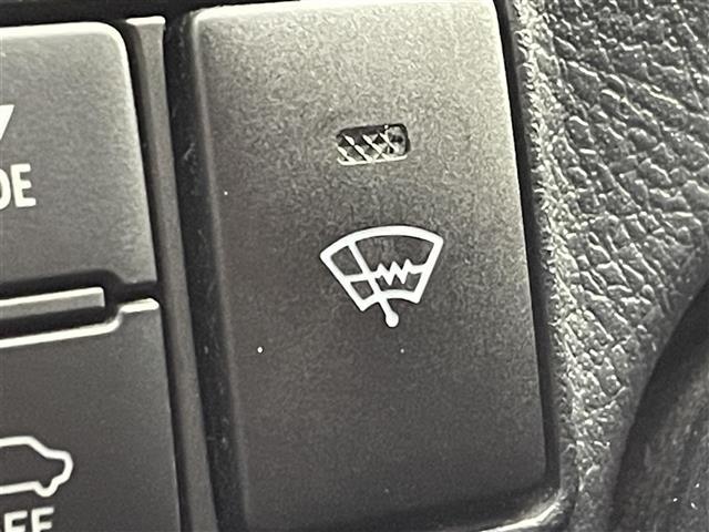 シエンタ ハイブリッドＧ　衝突被害軽減ブレーキ　社外７インチナビ　バックカメラ　両側パワースライドドア　ＨＩＤオートライト　オートマチックハイビーム　純正１５インチＡＷ　ステアリングリモコン　スマートキー　ＥＴＣ　禁煙車（7枚目）