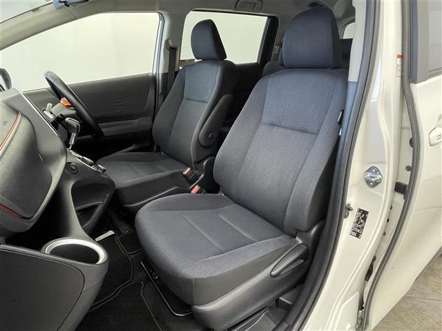 シエンタ ハイブリッドＧ　衝突被害軽減ブレーキ　社外７インチナビ　バックカメラ　両側パワースライドドア　ＨＩＤオートライト　オートマチックハイビーム　純正１５インチＡＷ　ステアリングリモコン　スマートキー　ＥＴＣ　禁煙車（35枚目）