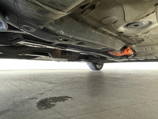 シエンタ ハイブリッドＧ　衝突被害軽減ブレーキ　社外７インチナビ　バックカメラ　両側パワースライドドア　ＨＩＤオートライト　オートマチックハイビーム　純正１５インチＡＷ　ステアリングリモコン　スマートキー　ＥＴＣ　禁煙車（76枚目）