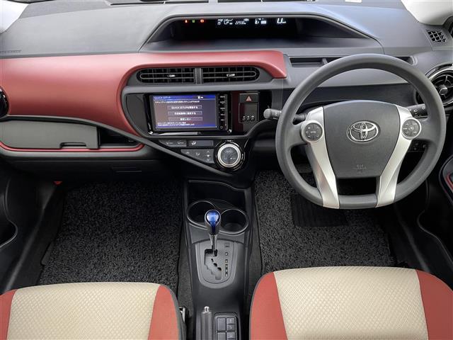 アクア S 衝突被害軽減ブレーキ 純正7インチナビ バックカメラ HIDライト オートマチックハイビーム ステアリングリモコン レーンディパーチャーアラート リモコンキー 横滑り防止装置 ビルトインETC 禁煙車(2枚目)