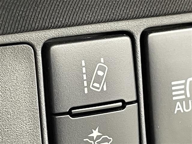 アクア S 衝突被害軽減ブレーキ 純正7インチナビ バックカメラ HIDライト オートマチックハイビーム ステアリングリモコン レーンディパーチャーアラート リモコンキー 横滑り防止装置 ビルトインETC 禁煙車(6枚目)