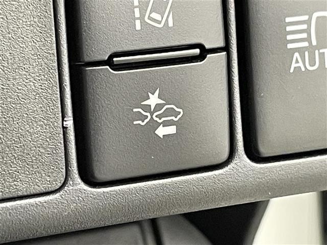 アクア S 衝突被害軽減ブレーキ 純正7インチナビ バックカメラ HIDライト オートマチックハイビーム ステアリングリモコン レーンディパーチャーアラート リモコンキー 横滑り防止装置 ビルトインETC 禁煙車(7枚目)