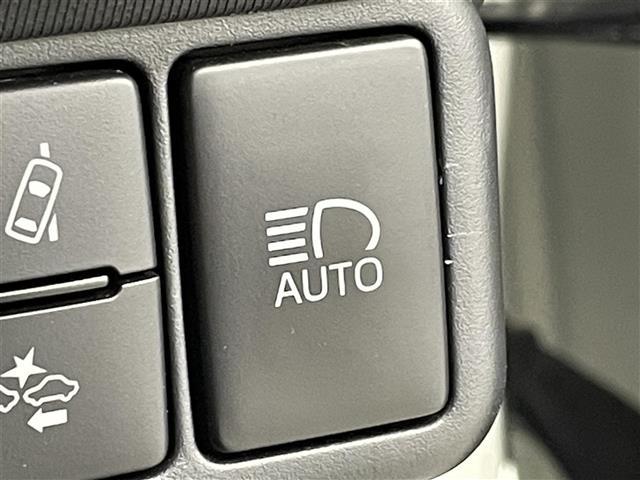 アクア S 衝突被害軽減ブレーキ 純正7インチナビ バックカメラ HIDライト オートマチックハイビーム ステアリングリモコン レーンディパーチャーアラート リモコンキー 横滑り防止装置 ビルトインETC 禁煙車(8枚目)