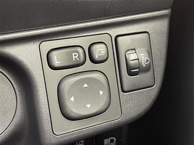 アクア S 衝突被害軽減ブレーキ 純正7インチナビ バックカメラ HIDライト オートマチックハイビーム ステアリングリモコン レーンディパーチャーアラート リモコンキー 横滑り防止装置 ビルトインETC 禁煙車(9枚目)