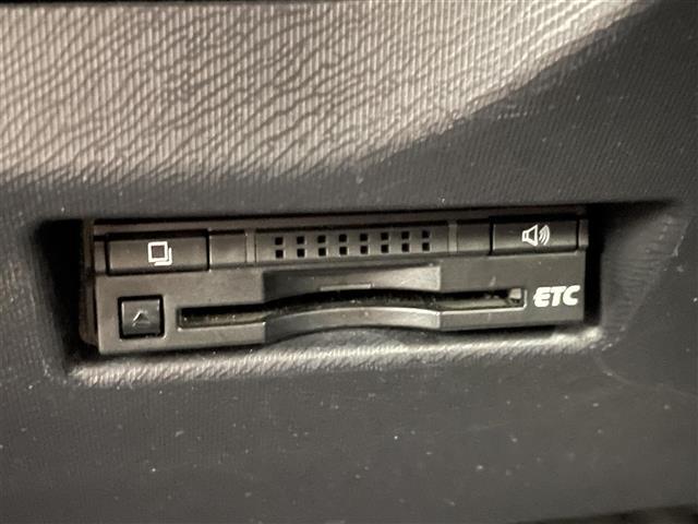 アクア S 衝突被害軽減ブレーキ 純正7インチナビ バックカメラ HIDライト オートマチックハイビーム ステアリングリモコン レーンディパーチャーアラート リモコンキー 横滑り防止装置 ビルトインETC 禁煙車(10枚目)