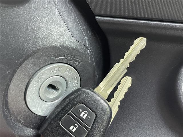 アクア S 衝突被害軽減ブレーキ 純正7インチナビ バックカメラ HIDライト オートマチックハイビーム ステアリングリモコン レーンディパーチャーアラート リモコンキー 横滑り防止装置 ビルトインETC 禁煙車(13枚目)