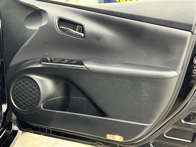 プリウス Sツーリングセレクション 純正9インチナビ バックカメラ レーダークルーズコントロール LED AHB シートヒーター 純正17インチAW ステアリングリモコン ドライブレコーダー ETC スマートキー クリアランスソナー(39枚目)