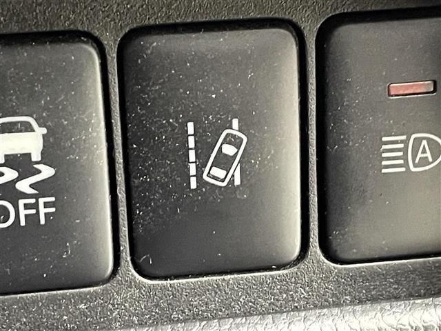 デイズルークス ハイウェイスター　Ｘ　７インチナビ　全方位カメラ　衝突軽減システム　パワースライドドア　アイドリングストップ　レーンアシスト　オートマチックハイビーム　横滑り防止　スマートキー　プッシュスタート　オートエアコン　禁煙車（8枚目）